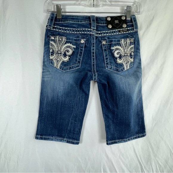 Miss Me Girl’s Fluer De Lis Pocket Design Rhinestone Bling Bermuda Jean Shorts - Picture 4 of 10